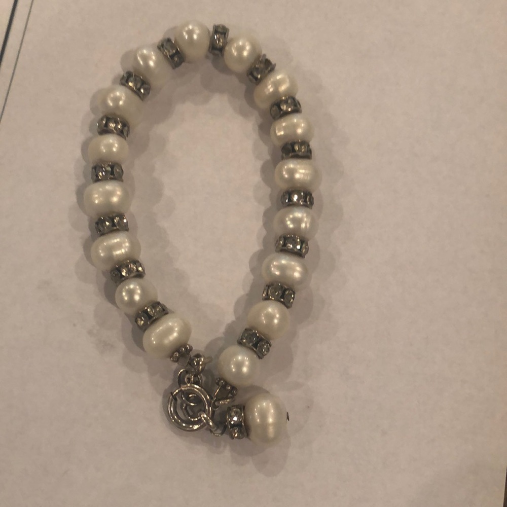 Saks Fith Ave.Pearl bracelet with rhinestone s